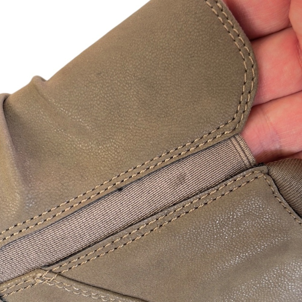 Like New Clarks Breeze Range Slouch Booties Taupe Size 9 - Picture 8 of 9